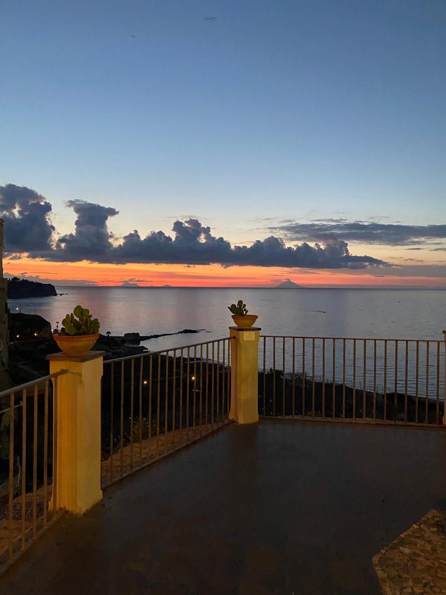 Arcobaleno Tropea Centro Bed & Breakfast Bagian luar foto